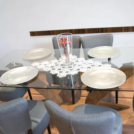 Big 2 Bedrooms Stylish Romana Square Downtown 公寓