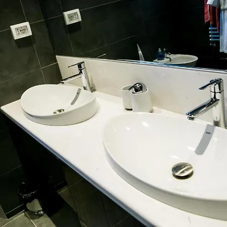 Big 2 Bedrooms Stylish Romana Square Downtown 公寓 *