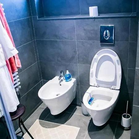 아파트 Big 2 Bedrooms Stylish Romana Square Downtown