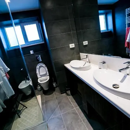 아파트 Big 2 Bedrooms Stylish Romana Square Downtown