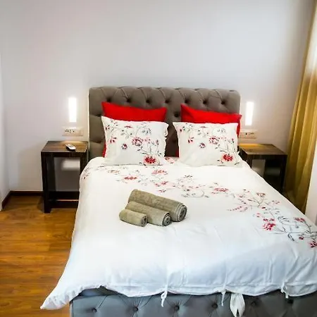 아파트 Big 2 Bedrooms Stylish Romana Square Downtown